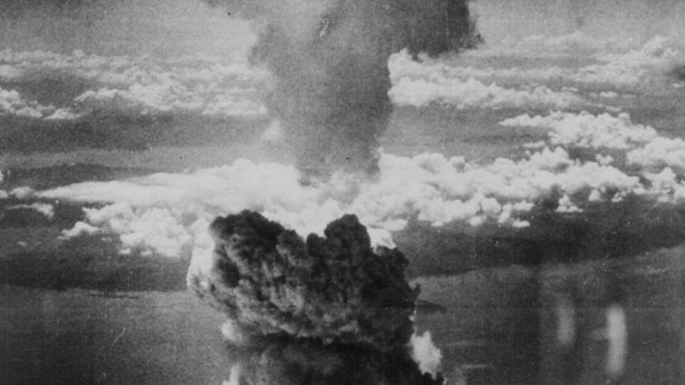 atom bomb cloud